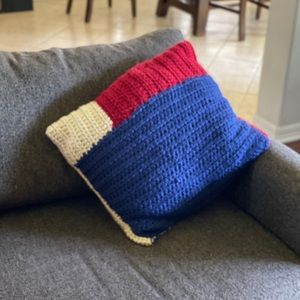Crocheted throw Pillow